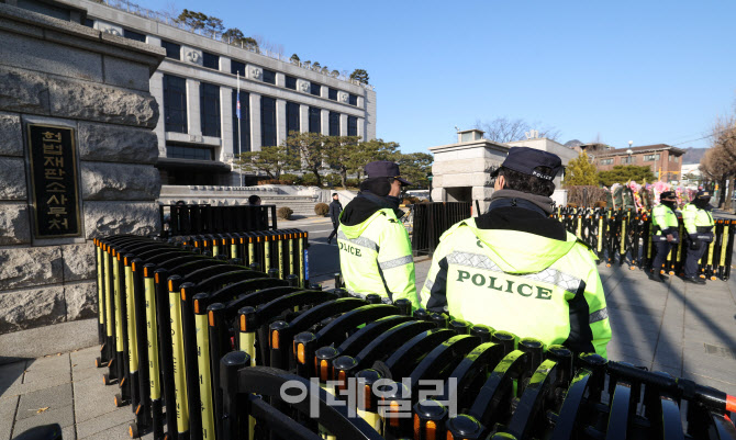 [포토]조한창-정계선 신임 헌법재판관 취임, 헌재8인 체제