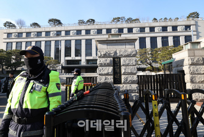 [포토]조한창-정계선 신임 헌법재판관 취임으로8인 체제가 된 헌법재판소