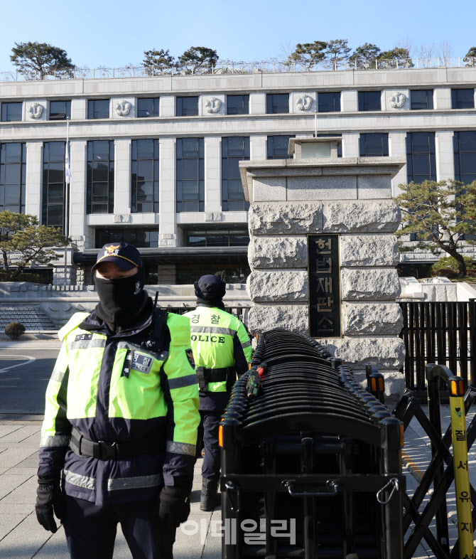 [포토]조한창-정계선 헌법재판관 취임으로8인 체제가 된 헌법재판소