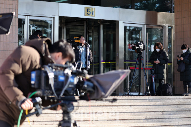 '尹 체포' 앞두고 삼엄해진 공수처…출입 제한 강화