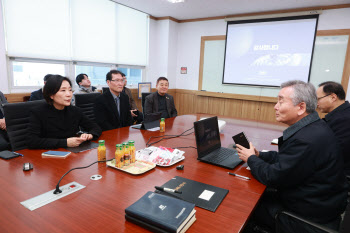 수출 中企 찾은 오영주 장관 “유동성 공급 확대할 것”