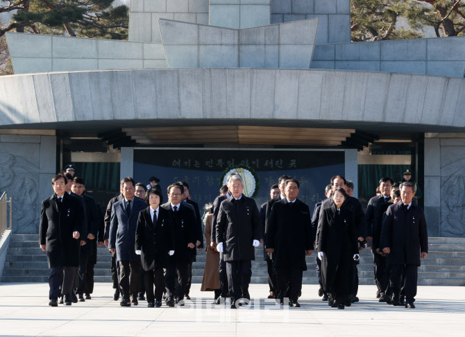 [포토] 농협중앙회, 새해 국립현충원 참배