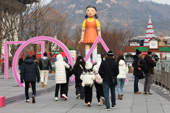 오징어게임2 ‘혹평’에도 화제…넷플릭스 6일간 22만명 다운로드