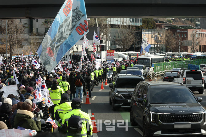 [포토]윤석열 대통령 체포 실패, 이동하는 공수처