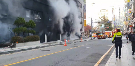 분당 상가건물서 화재…소방 “다수 고립으로 인명피해 우려”