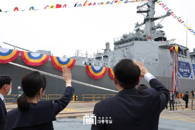 정조대왕함 출격…구축함 중심 '기동함대사령부' 만든다[김관용의 軍界一學]