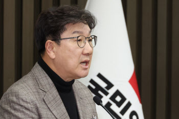 권성동 "공수처 尹에 무리한 영장 집행…헌재, 탄핵소추문 각하해야"