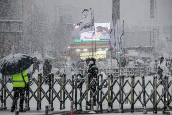 ‘대설특보’ 서울·수도권 확대…10㎝ 이상 내린 곳도