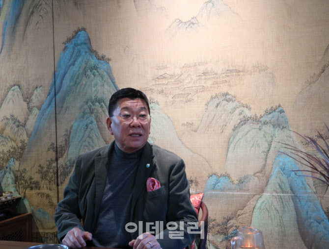 “中, 美 압박에 잠깐 어렵겠지만…자력 발전 가능하다”