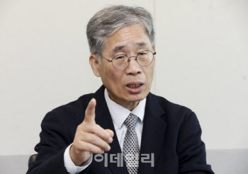 신평 “尹, 대체 불가…수감돼도 보수진영 이끌 것”