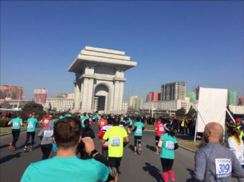 북한, 평양마라톤 6년 만에 재개 움직임…참가비 150달러