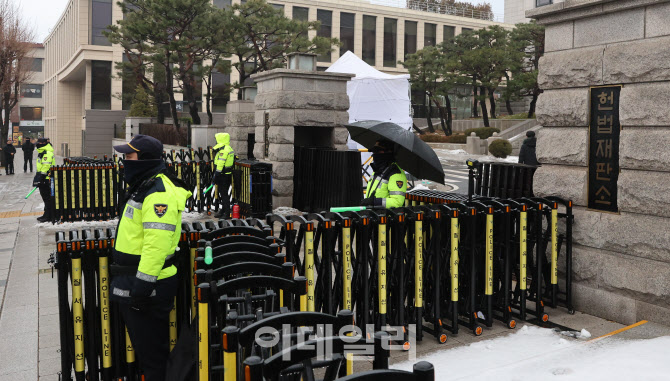 [포토]헌재 8인체제 첫 회의…'尹 탄핵심판' 본격화