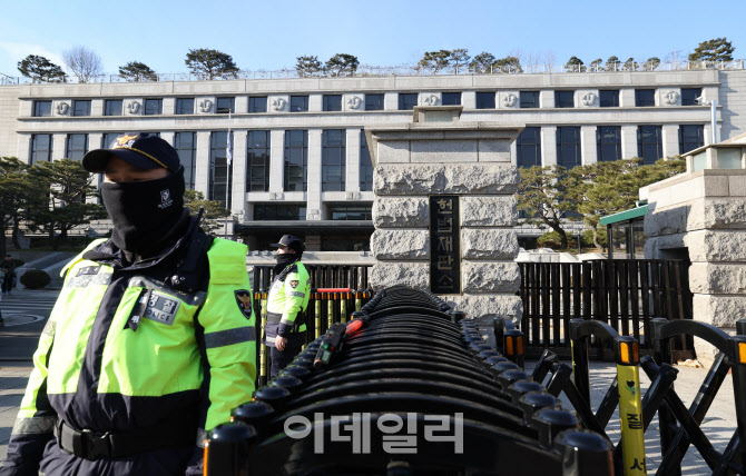 [속보]헌재 "탄핵사유 변경, 명문 규정 없어…재판부 판단 사항"