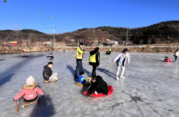 무료썰매장 열린 연천 '개미산마을'…마을 홍보·활기 '일석이조'