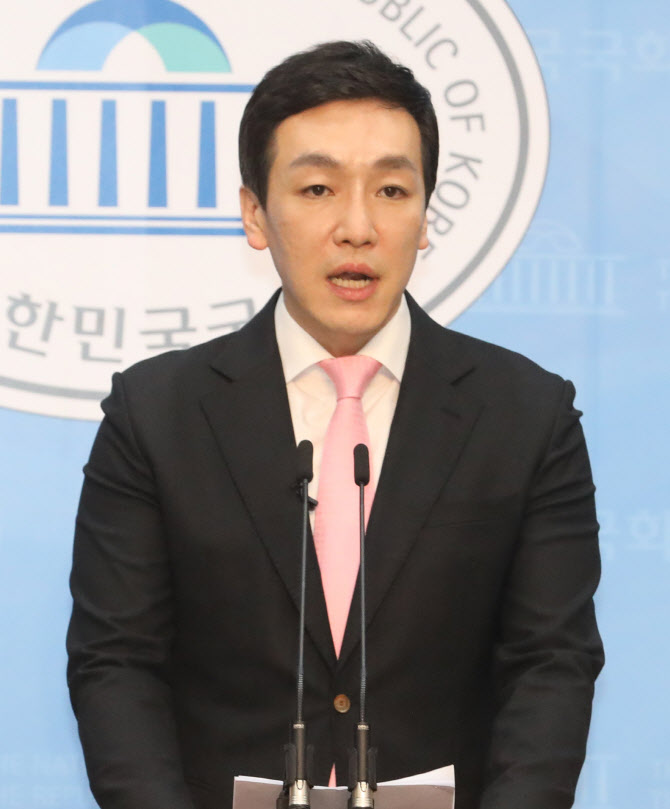 “계엄은 과천상륙작전” 국힘 김민수 대변인, 임명 당일 자진사퇴