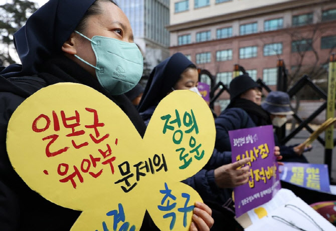 '위안부법 폐지' 단체에도 "집회 자유"..2년만에 입장 바꾼 인권위