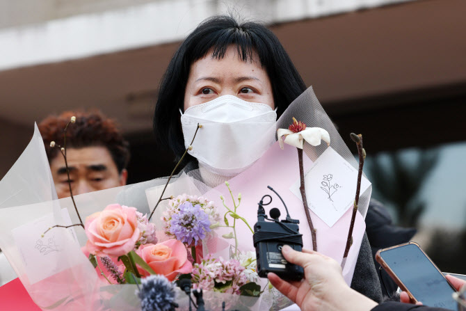 ‘친부살해 무죄’ 김신혜 “이렇게 수십년 걸릴 일인가”