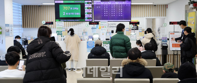 [포토]'39도 고열에 몸살기' A형 독감 기승…병원마다 문전성시