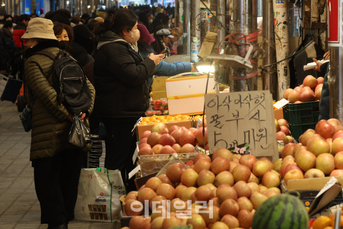 [포토]'치솟는 과일·채소 가격' 설 앞두고 장보기 주저돼~