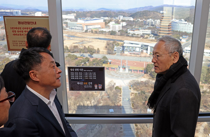 경주 간 유인촌 장관 `APEC정상회의` 2일차 준비 점검[포토]