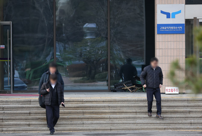 尹측, '내란 커넥션' 주장…"법원, 하청영장 발부기지"