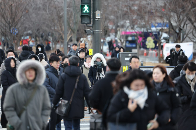 쉼터 꾸리고 방한용품 지원…한파 속 온기 더하는 서울 자치구[동네방네]