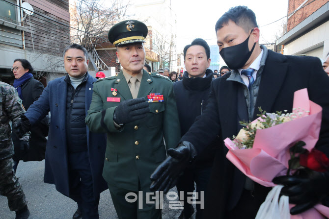 [포토]이동하는 박정훈 전 해병대 수사단장