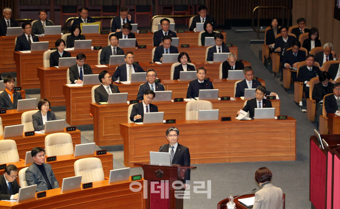 [포토]질의에 답변하는 오동운 고위공직자범죄수사처(공수처) 처장