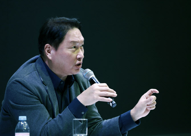 최태원 "SK, 엔비디아 요구 뛰어넘었다…HBM 우위 자신"[CES2025]