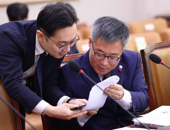 법무장관 대행 "새 내란특검법, 핵심 위헌적 요소 많이 삭제돼"