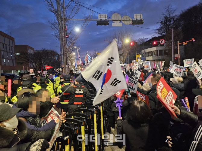 “광화문도, 한남동도”…서울 도심 곳곳 집회에 교통체증 예상