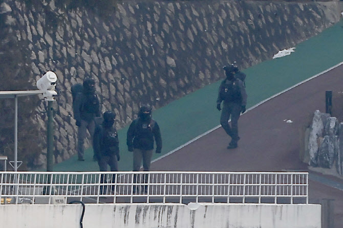 尹측 "경호처 직원 변호사와 후원할 시민 찾는다"