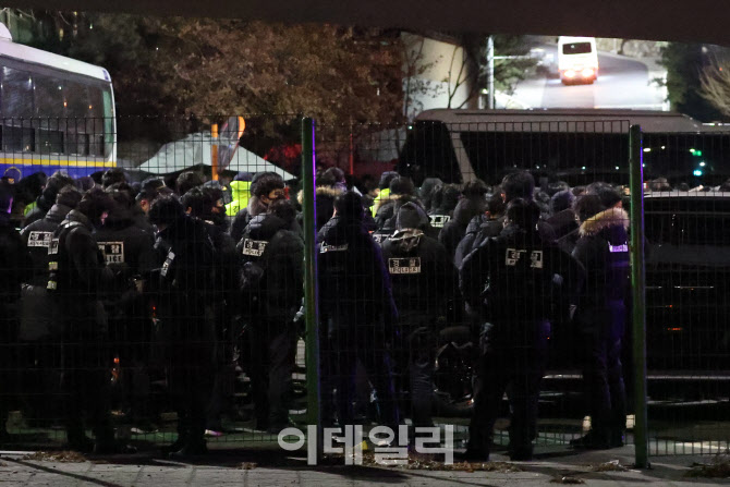 [속보]윤측 "반국가세력에 나라 장악"