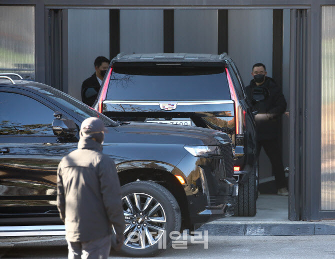 ‘尹압송’ 과천청사 긴장감 고조…지지자들 "공수처로 결집"