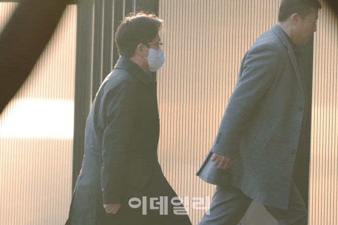 [포토]공수처로 향하는 오동운 처장