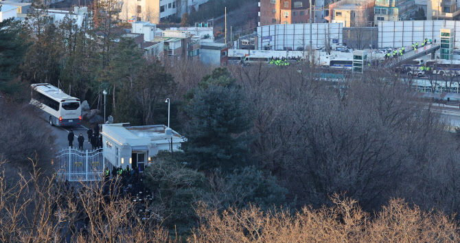 中 관영 매체, 尹 체포에 “韓 국민 분열 촉발할 수도”