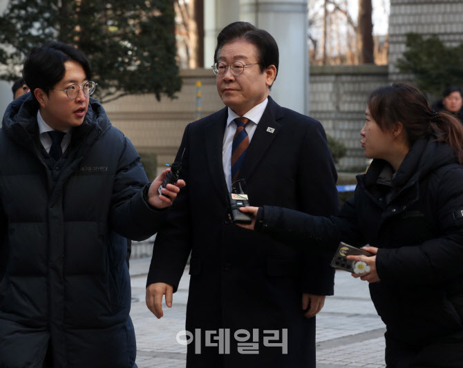 [포토] 이재명 대표, 대장동 배임·성남FC 뇌물 혐의 공판