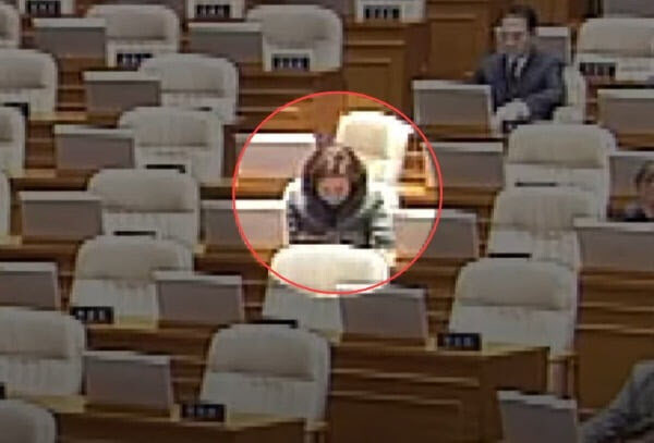 백골단 불러놓고...김민전 태도 논란 시끌 (종합)