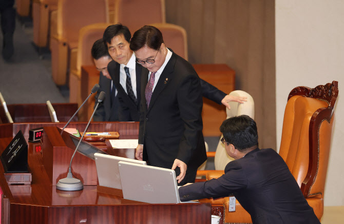 [속보]내란특검법 수정안, 국회 본회의 통과…'외환 의혹' 삭제