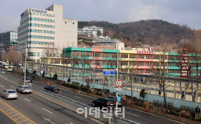 [포토]원활한 흐름 보이는 대통령 관저 인근 도로