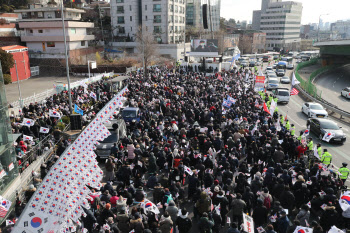 尹측 "민주당 '총 맞아도 집행' 선동…명백한 내란"