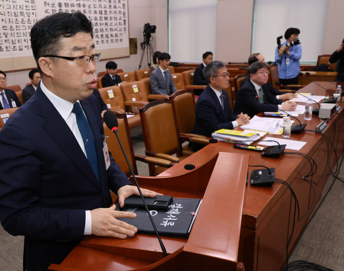 법무부 "尹, 일반 수형자보다 3.5배 큰 독방서 수감중"