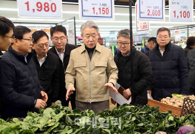 [포토] 물가점검하는 강호동 농협 회장