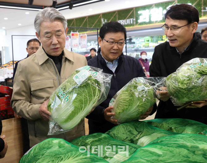 [포토] 물가점검 나선 강호동 농협 회장