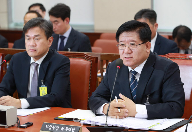 [포토]'답변하는 이호영 직무대행'