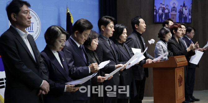 과방위 野 “이진숙, 경거망동 말라…‘불법 직무’ 나서면 책임 묻겠다”