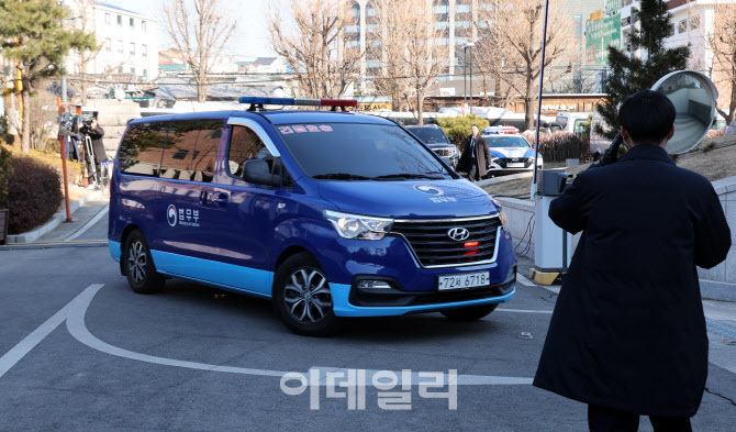 [포토] 헌재 향하는 김용현