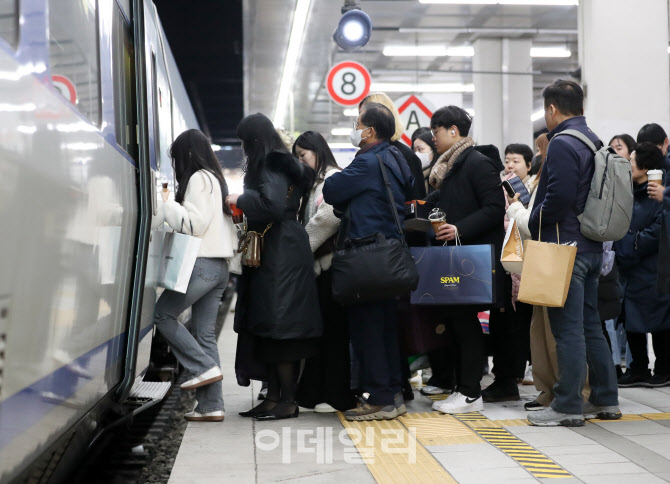 [포토] 마음은 벌써 고향에...