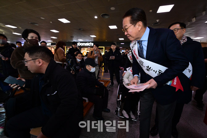 [포토]귀성인사 안받는 시민