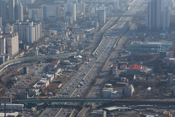 설 첫날 귀성길 정체…서울→부산 5시간10분 소요